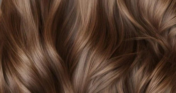 5 Gründe, warum Silikone Haarausfall fördern – und was deine Kopfhaut wirklich braucht